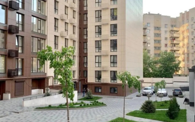 Luxury for Business & Pleasure Royal