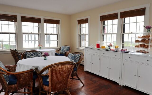 Harborside Inn