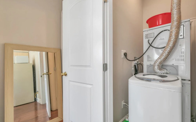 Bright 2 BR Private Suite by Elevate Rooms