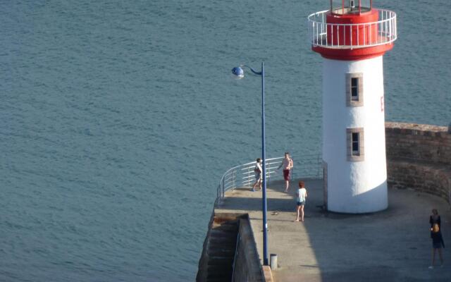 Comfortable Apartment, 50 m Sandy Beach