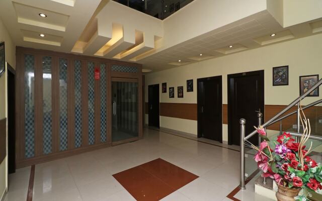 OYO 389 Hotel Applee Inn