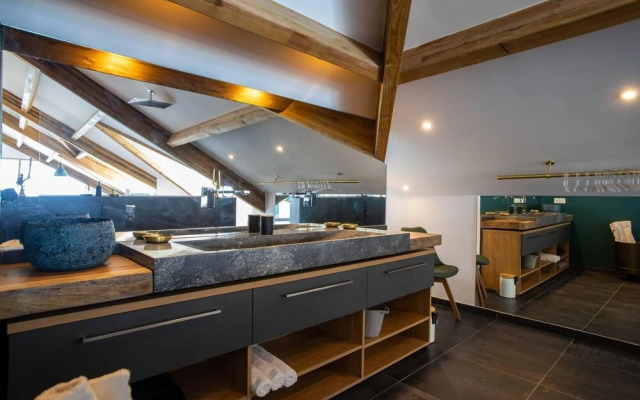 Remarkable 2-bed Apartment in Grand Case
