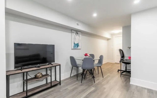 GLOBALSTAY Modern Basement In DT Toronto