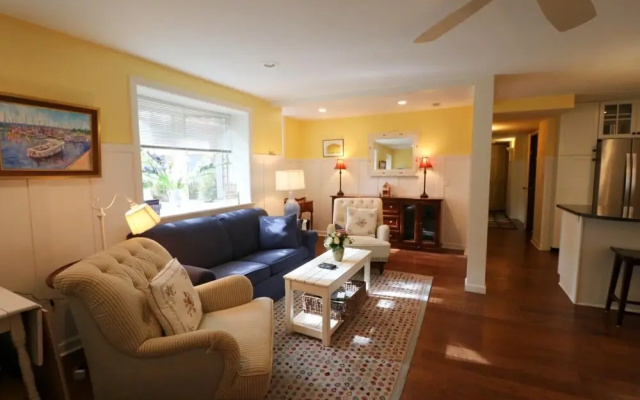 12 Morris 4 2 Bedroom Condo by Redawning