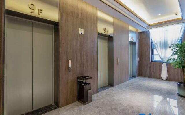 Starway Hotel (Xipu Baicao Road)