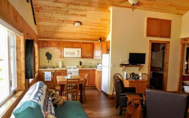 Knotty Pine- White Pine