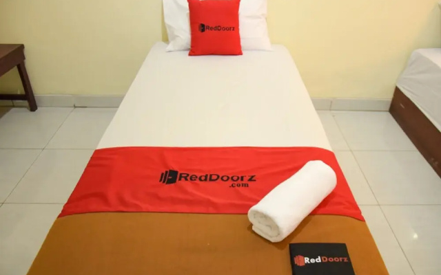 RedDoorz Syariah @ Jakal Atas