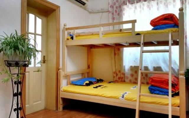 Youth Hostel of On The Way