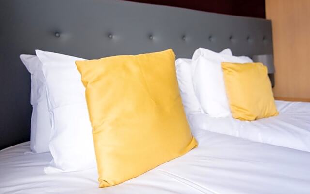 The Linden Leaf Rooms - Classy Studios