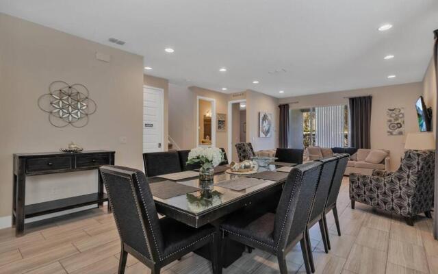 451-Luxury Villa wMovie Theater and Arcade