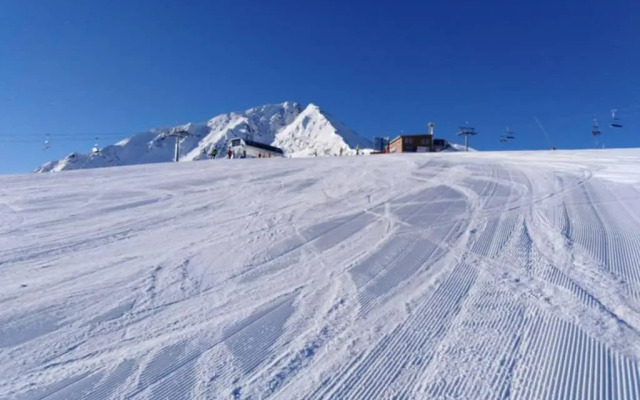Sunny studio apartment - few steps from Gondola