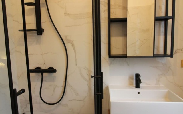 Charming Villa With Spacious Garden Near the sea