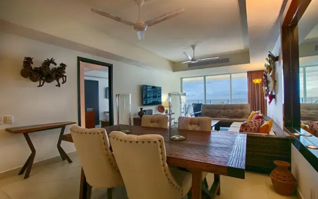 Wake Up To Sounds Of The Ocean Condo