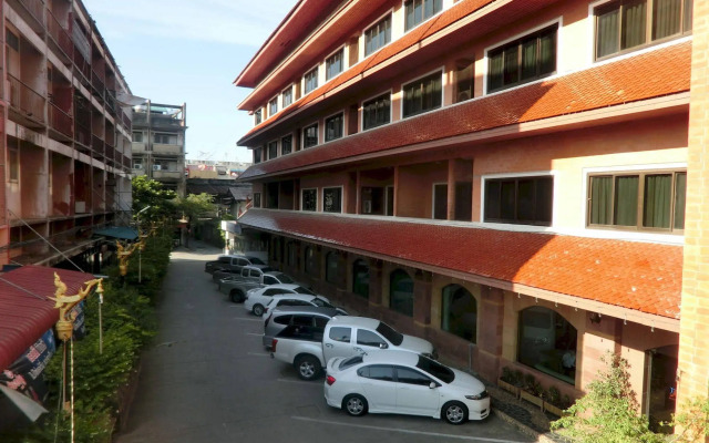 Ayutthaya Thanee Hotel