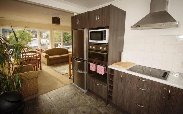 Lomond Lodge Motel & Apartments