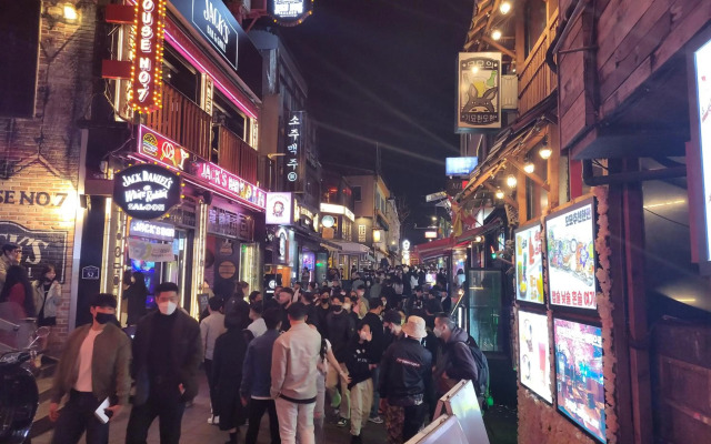 Newly renovated spacious 2 bedroom unit in HBC