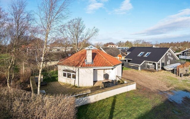 6 Person Holiday Home In Hemmet