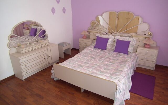 80s RetroStyle Villa