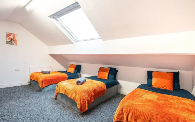 Rochdale Retreat - Spacious 4-bed House 8 Beds
