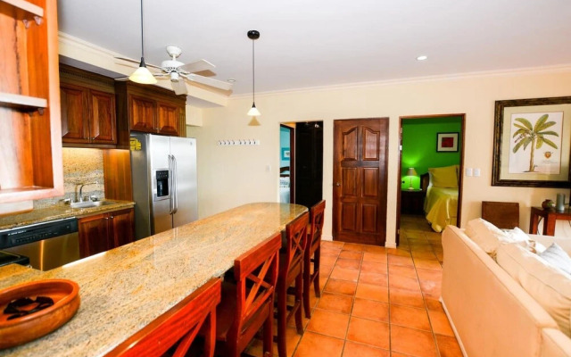 Spectacular - spacious unit in Flamingo in front of the beach