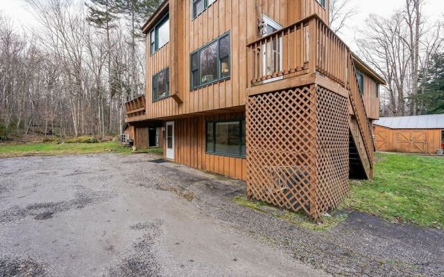 Killington Mountain Home! HotTub & 5 min to Skiing! 3 Bedroom Home by RedAwning