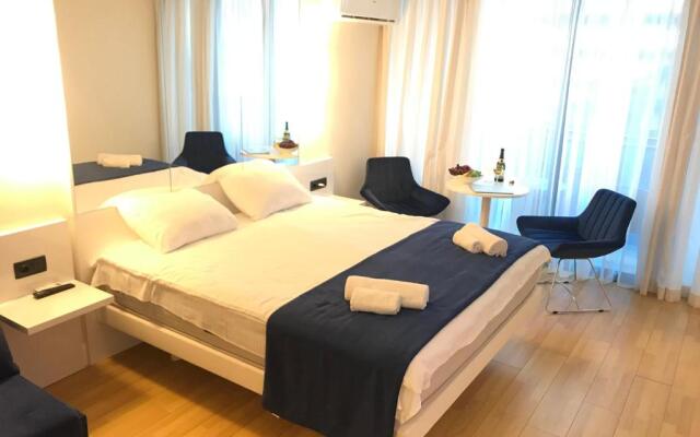 Nini's Apartament with Black sea view