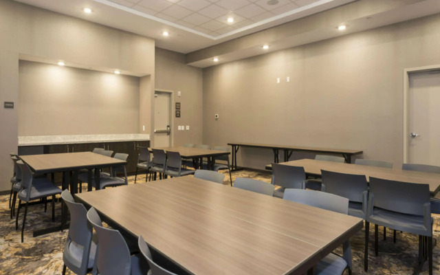 Hampton Inn & Suites Minneapolis University Area