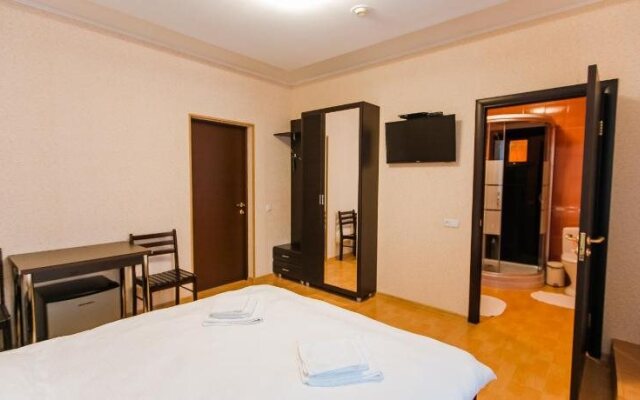 Tri Sosny Hotel