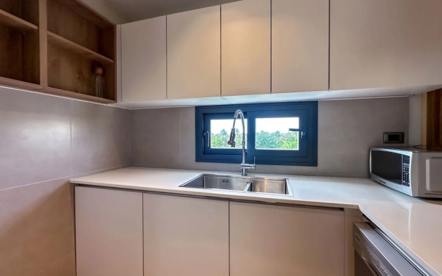 4 Bedroom Beach Penthouse w Private Rooftop