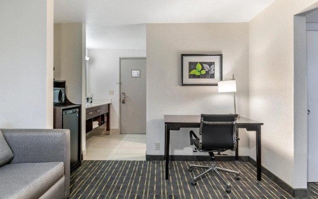 Comfort Inn & Suites Tigard near Washington Square