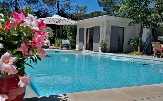 House With one Bedroom in Saint-marc-jaumegarde, With Pool Access, Enc