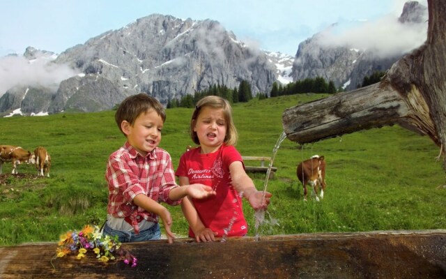 Contemporary Apartment With Ski Storage, Parking, Heating