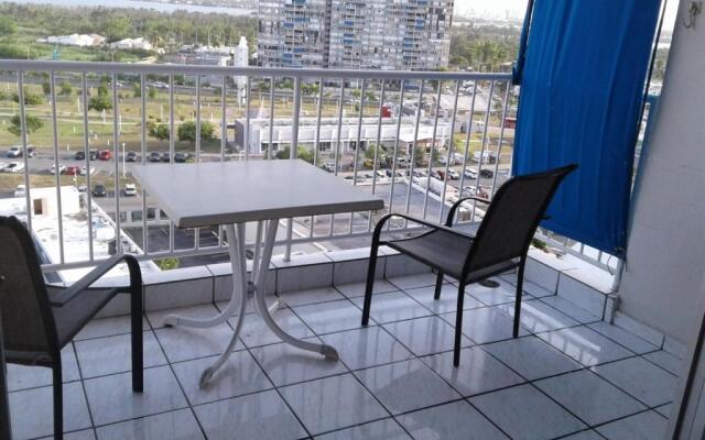 Beach Front Apt at Marbella del Caribe 3