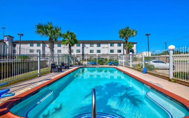 OYO Townhouse Beaumont Medical Center Area