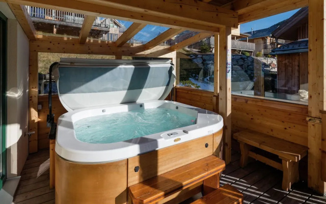 Luxurious Chalet in Hohentauern With Jacuzzi Near Lake