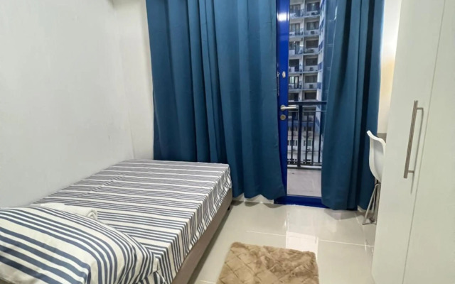 Staycation Sea Residences MOA Jermel