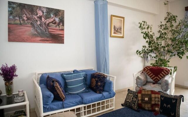 Bright Comfy Flat near Beach & City Center