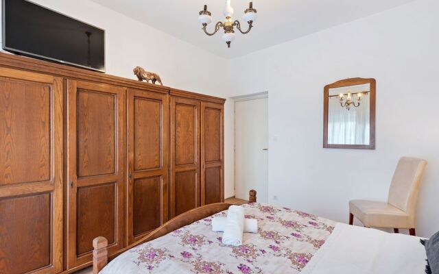 Lovely Apartment in Pakoštane With Private Swimming Pool
