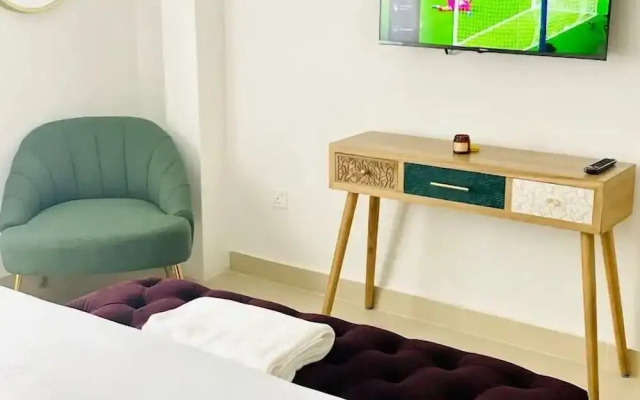 1677 Mayfair Apartment