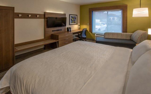 Holiday Inn Express Hotel & Suites Roseville-Galleria Area, an IHG Hotel