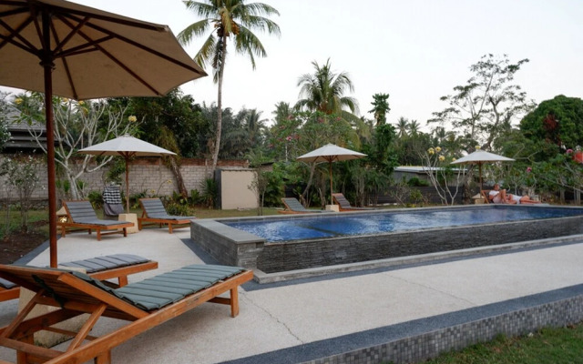 Reddoorz Plus Near Pantai Melase Lombok