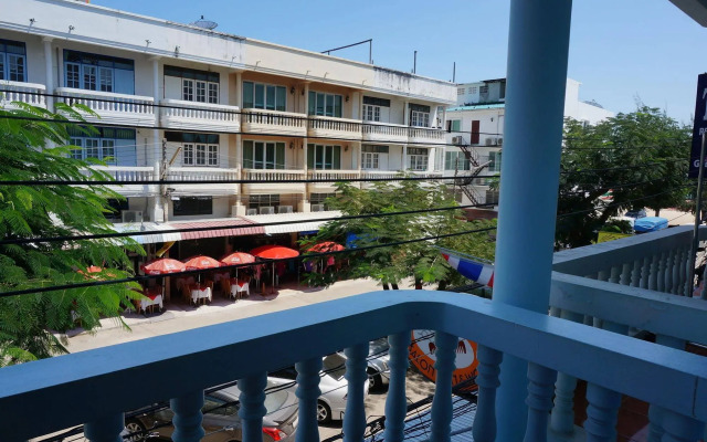 Dee-Lek Guesthouse and Restaurant