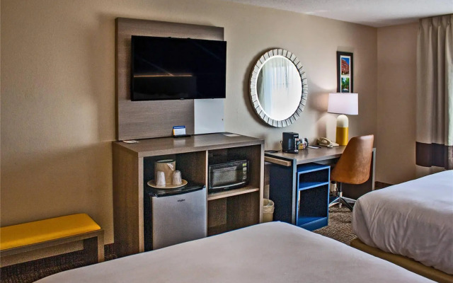 Comfort Inn & Suites Geneva - West Chicago