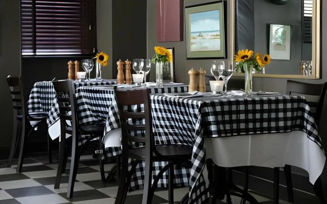 No.12 Hotel & Bistro