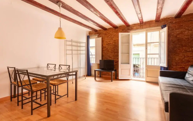 Old Town Apartment With Balcony And Wifi