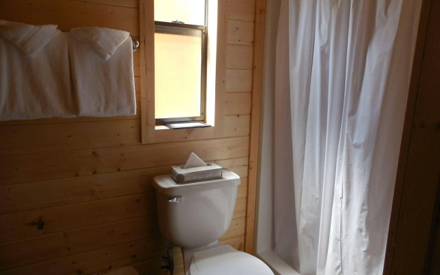 Snake River Cabin Village
