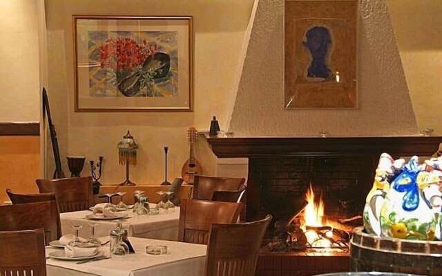 Iniohos Hotel Restaurant