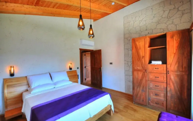 Gorgeous Villa With Private Pool and Jacuzzi in Fethiye