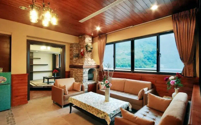 Ming Lu Holiday Hotel