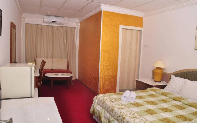 Easy Hotel